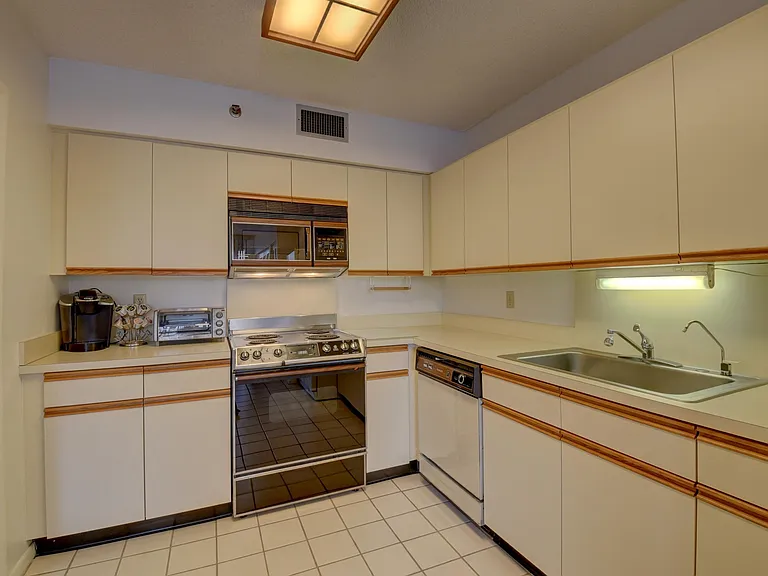 7194 Promenade Dr #202 — Photo 10