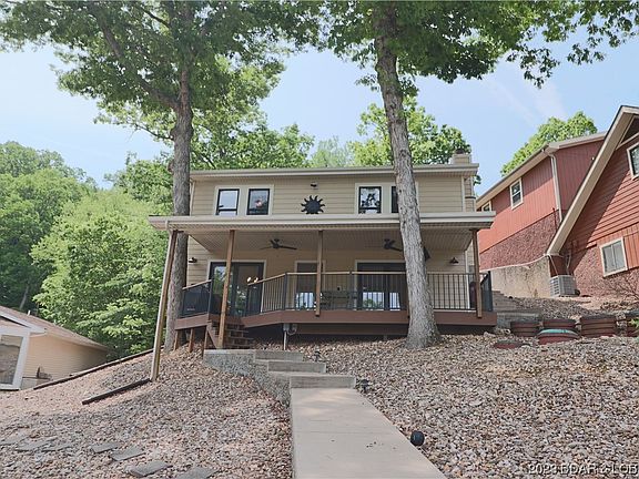 3rd image of 15 Oak Manor Cir