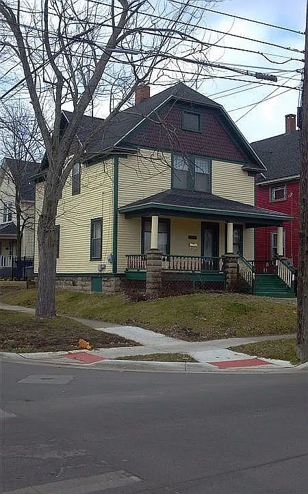 3 bed, 1300 sqft, $1,690 — Photo 1