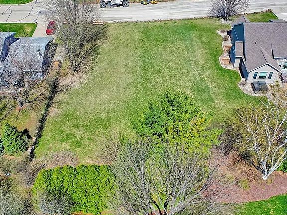 5th image of 745 Amber Ln