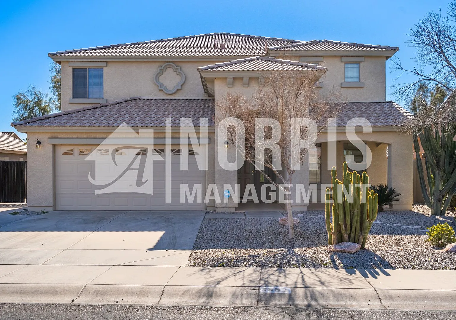 Beautiful Large Home w/A Pool — Photo 4