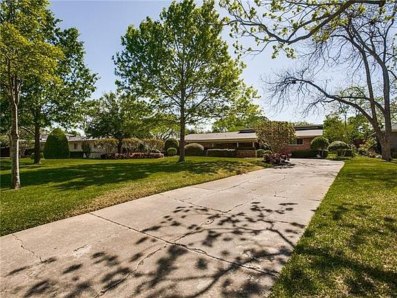2nd image of 8438 Forest Hills Blvd
