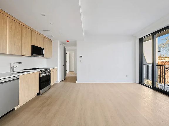 2nd image of 645 Park Pl #4J