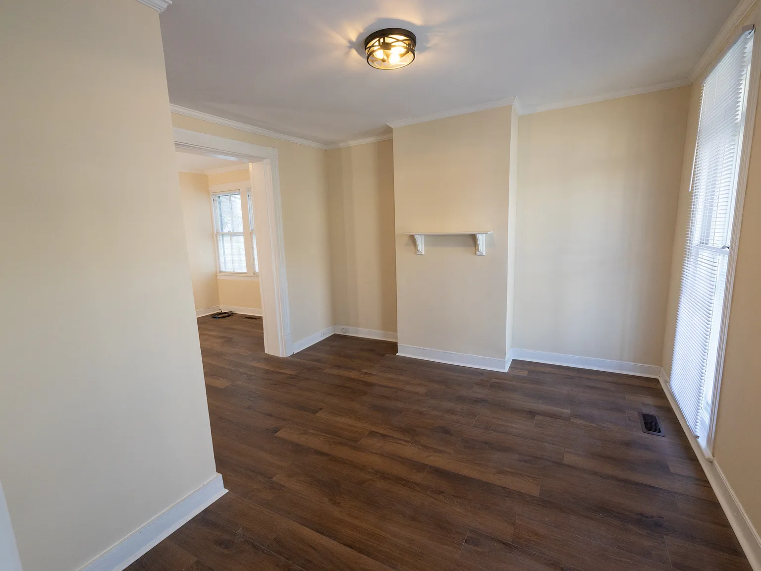 3 bed, 1.5 bath, 1395 sqft, $2,050 — Photo 3