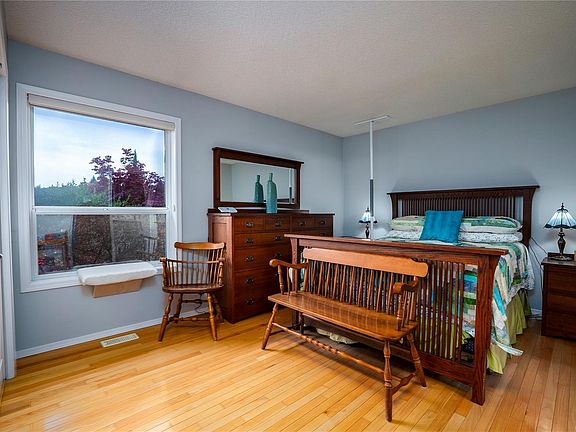4th image of 3978 Merlin St
