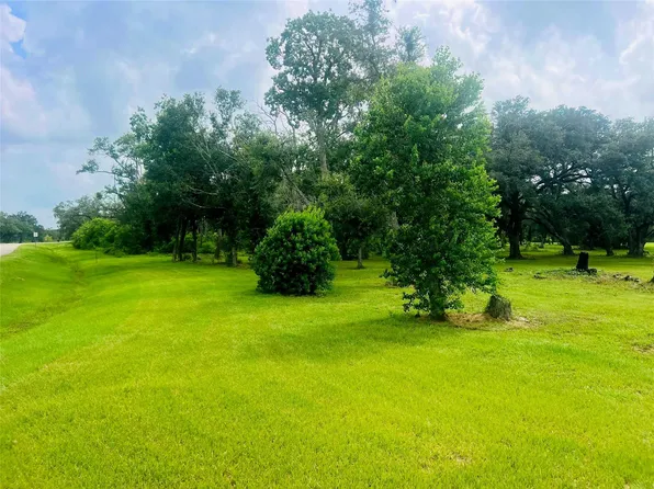 375 Thousand Oaks Dr, Angleton, TX 77515