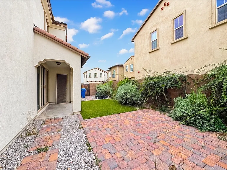 2345 W Gloria Ln — Photo 35