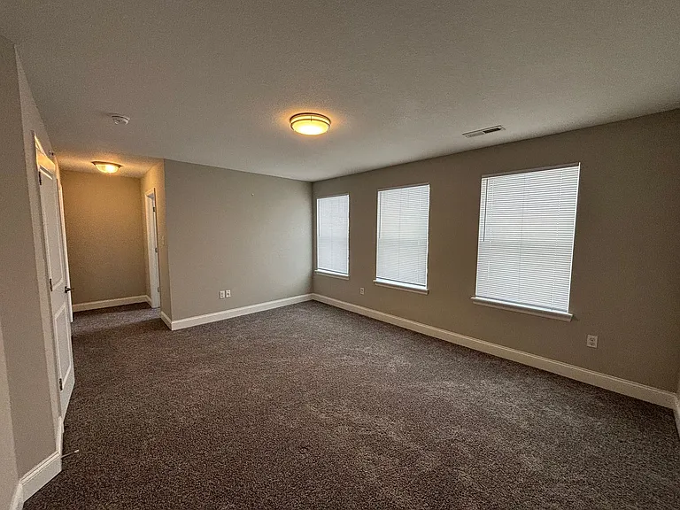86 Hawthorne Dr — Photo 13
