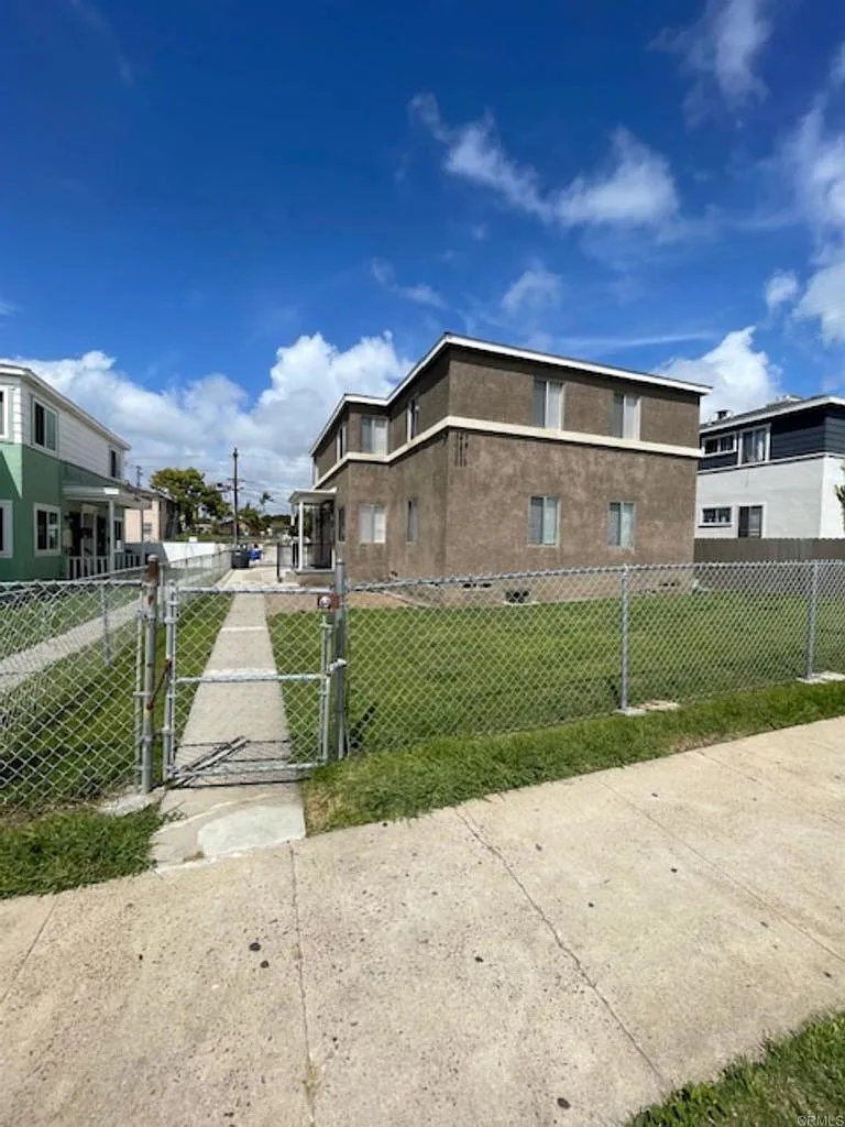 2 bed, 794 sqft, $2,295 — Photo 1