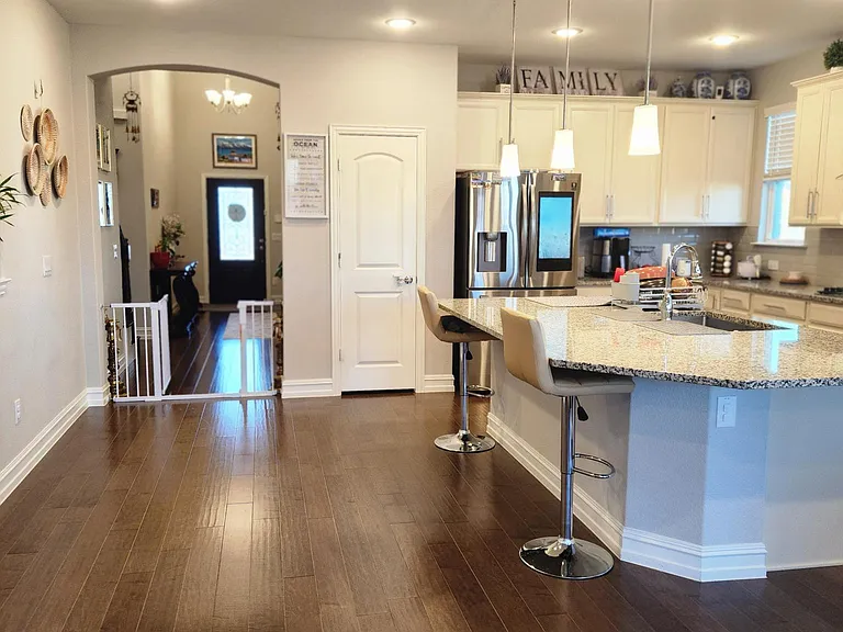 5901 Silverhollow Dr — Photo 28
