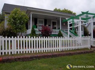 53 Madison St, Glouster, OH 45732