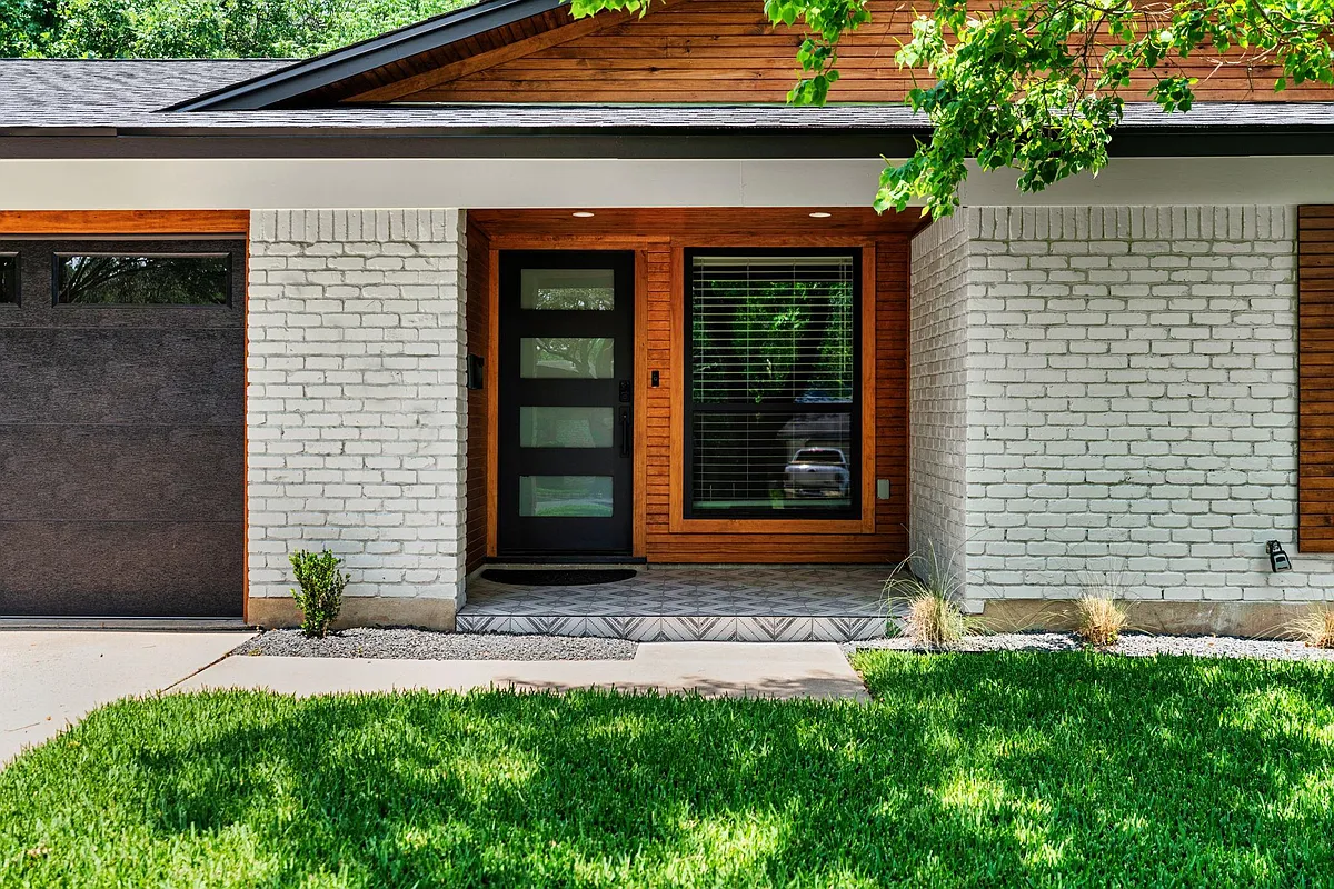 Building Photo - 2102 Falcon Hill Dr