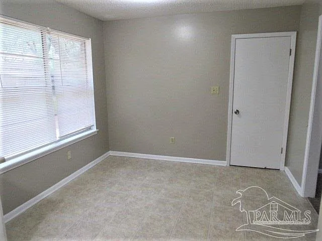 3 bed, 2.0 bath, 1350 sqft, $1,475 — Photo 4