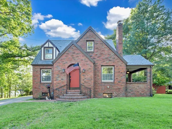 1008 Old Country Club Rd NW, Roanoke, VA 24017