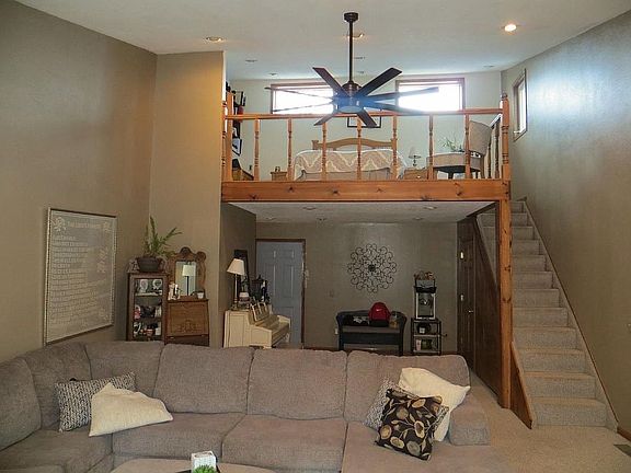 5th image of 205 Miners St