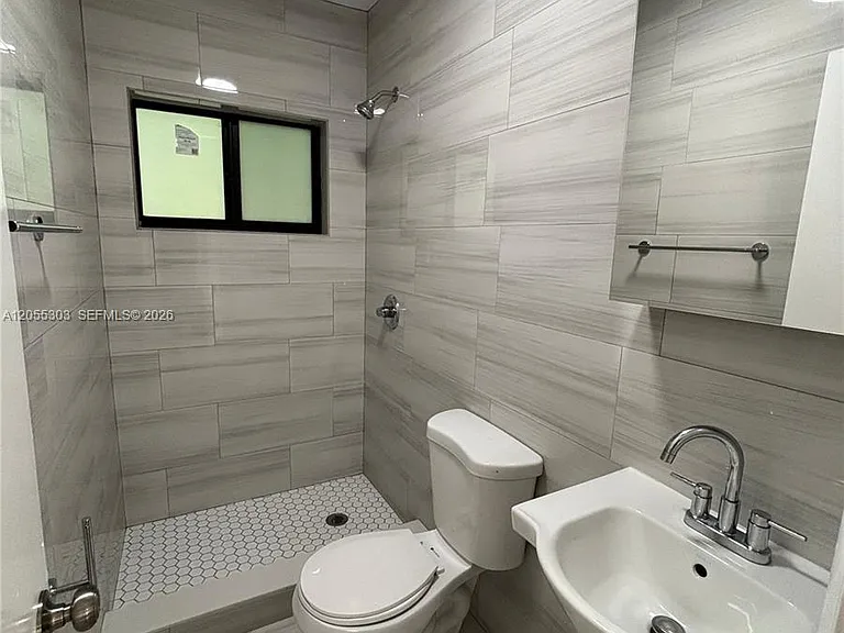 671 SW 7th St #7 — Photo 7