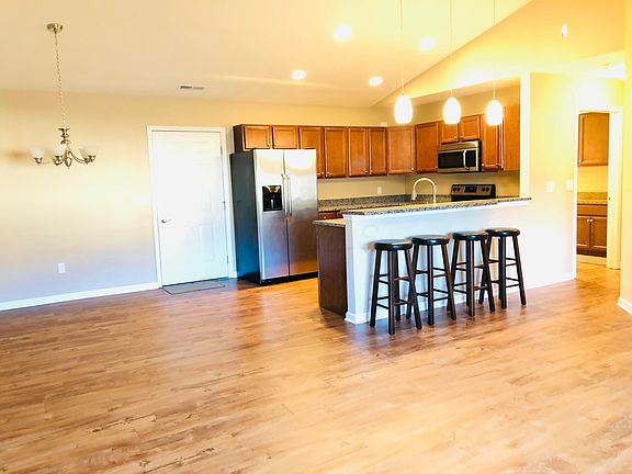 2nd image of 138 Hillview Ct