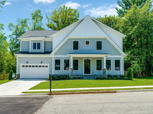 207 Courthouse Cir SW, Vienna, VA 22180