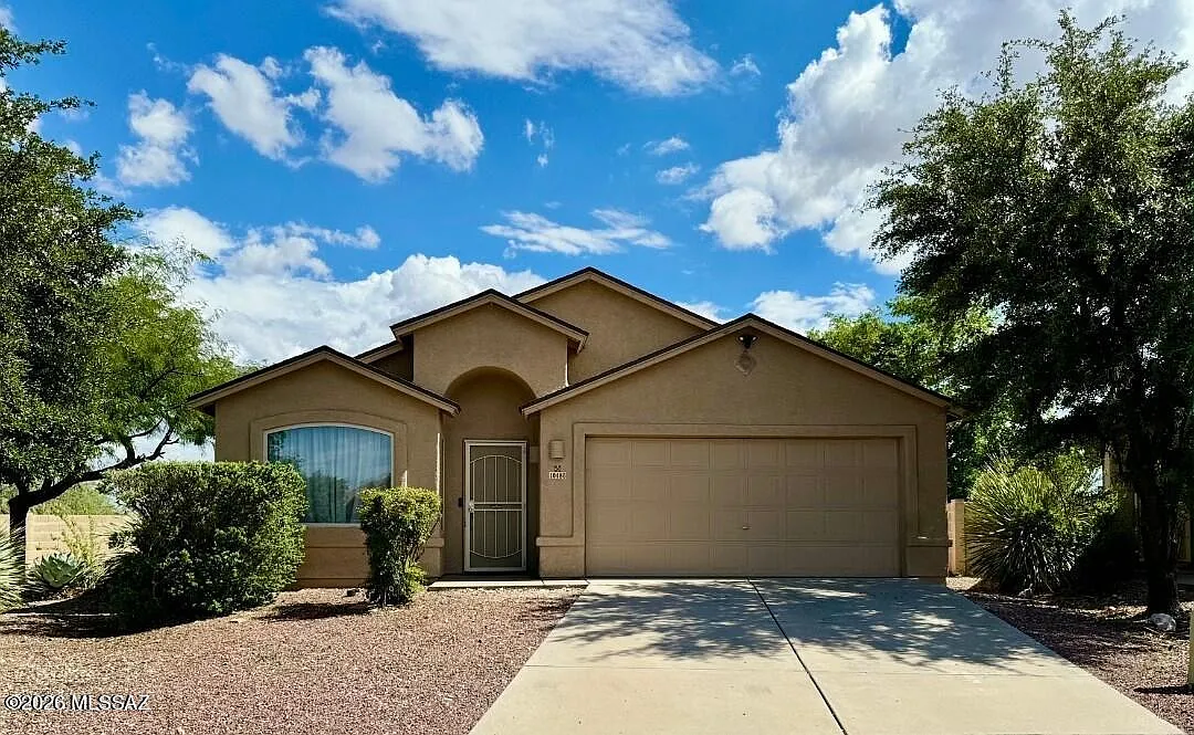 4 bed, 2.0 bath, 1873 sqft, $2,250 — Photo 1