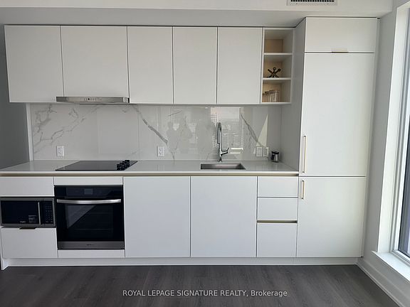 4th image of 8 Wellesley St W #5703