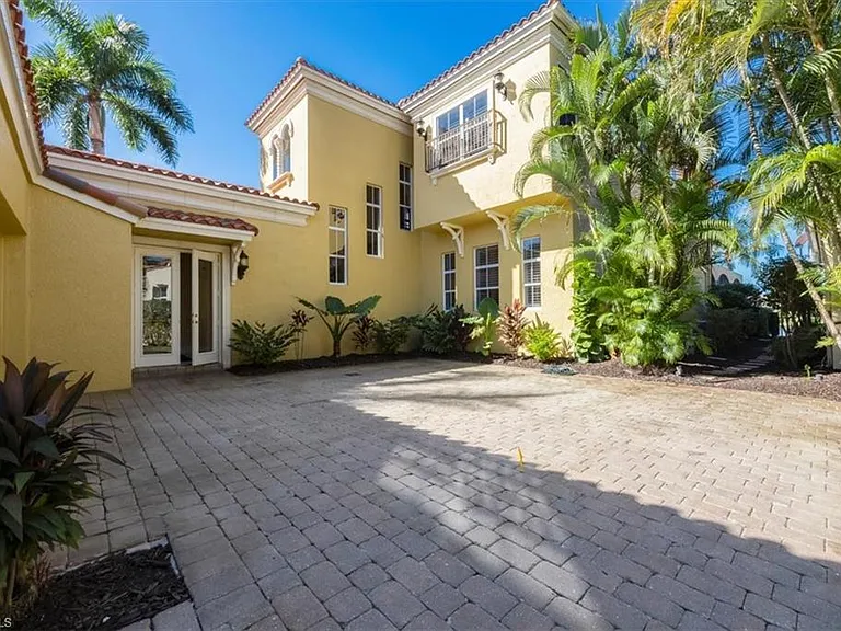 8535 Bellagio Dr — Photo 25