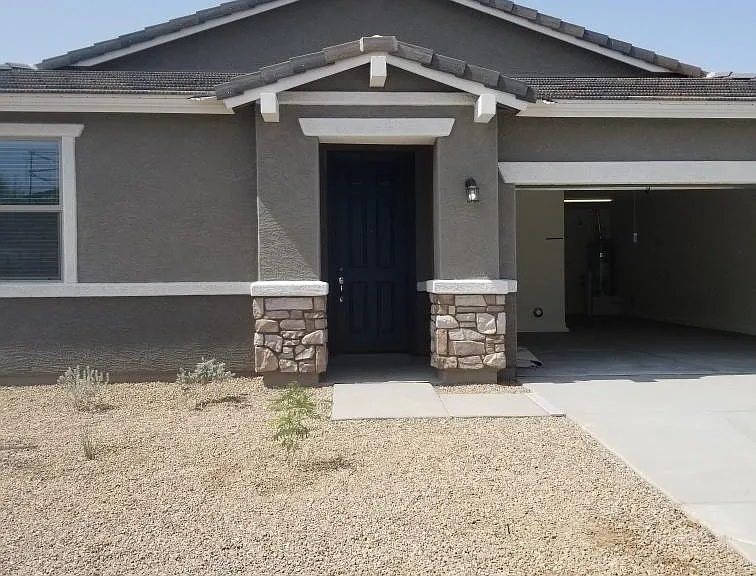 7224 S 33rd Ln — Photo 1