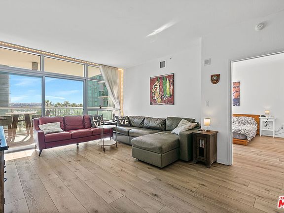 4th image of 13700 Marina Pointe Dr Unit 825