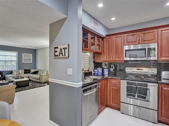 3rd image of 10791 NW 14th St APT 303