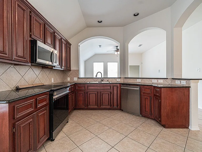 2111 Sailwind Dr — Photo 7