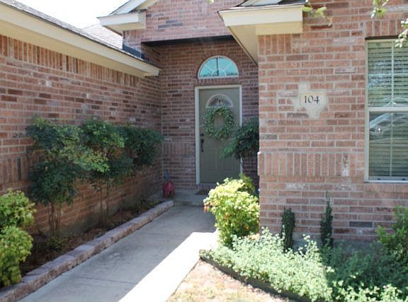3rd image of 104 Greenridge Cv