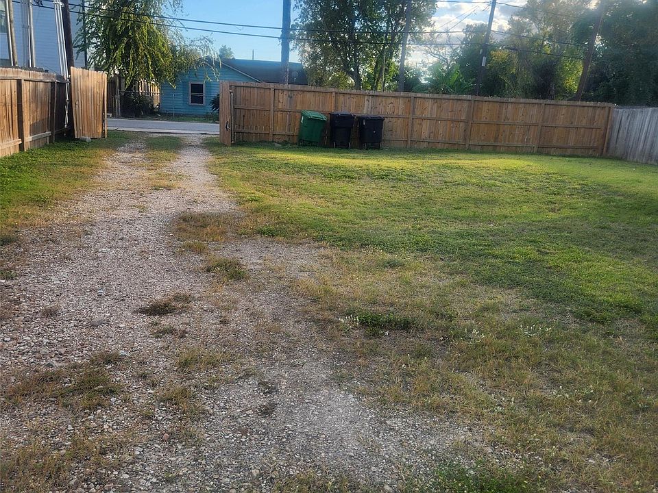 1st image of 320 Thornton Rd