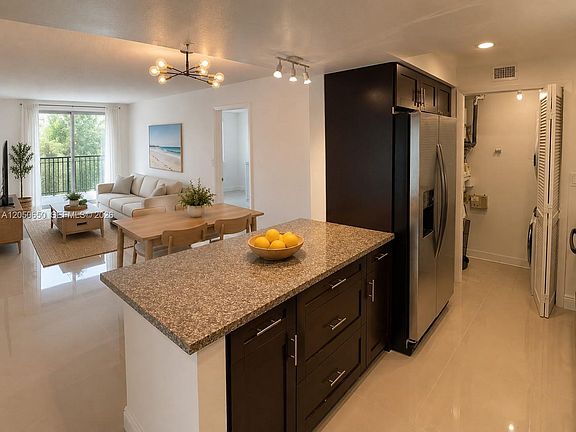 2nd image of 100 Lakeview Dr APT 316