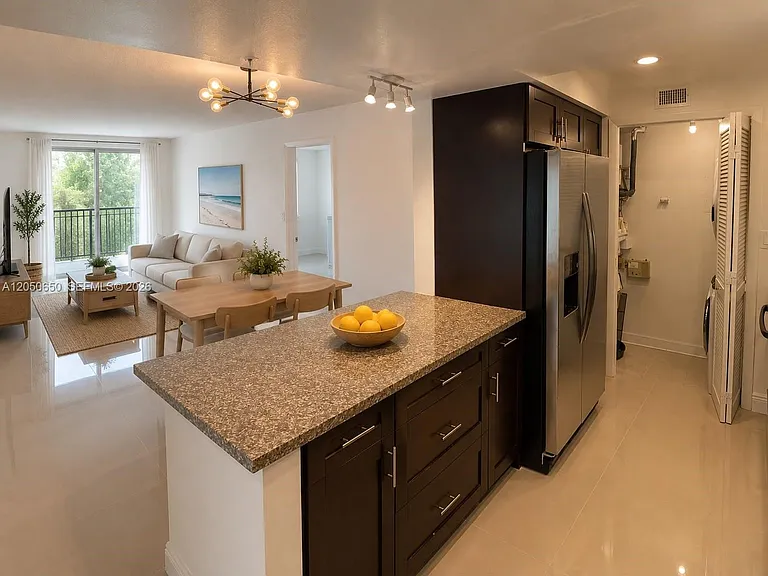 100 Lakeview Dr #316 — Photo 2