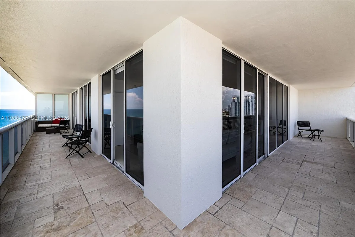 Building Photo - 1830 S Ocean Dr #1808