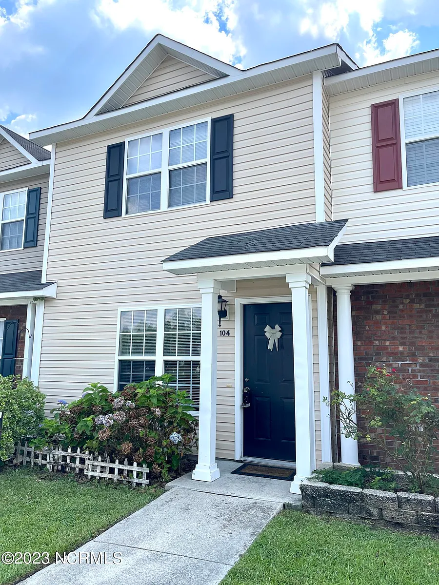 Building Photo - 104 Meadowbrook Ln