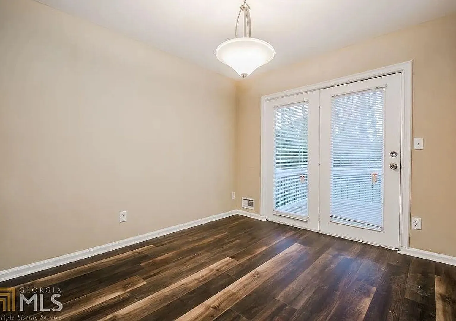 Room in 5 Bedroom Home at Reba Rd — Photo 1