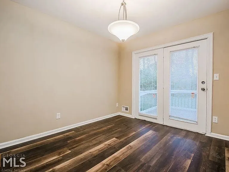 537 Reba Rd — Photo 1