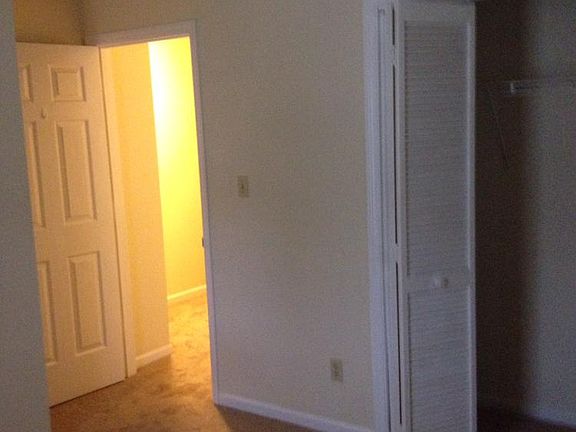 3rd image of 814 Selwyn Oaks Ct #B