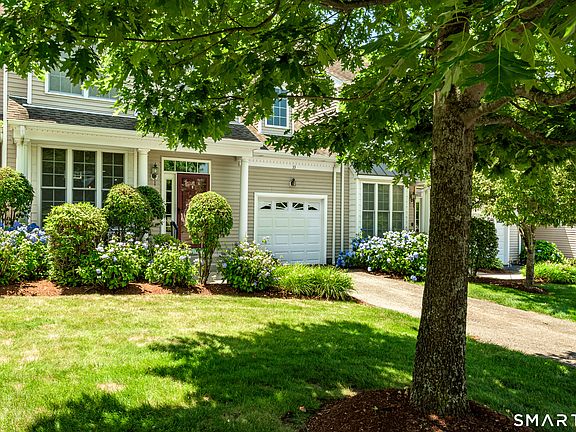 2nd image of 33 Iris Way #33