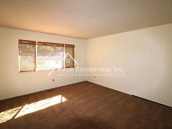 5th image of 2879 King Edward Dr