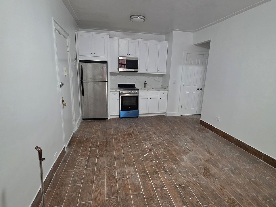 2nd image of 2600 Amsterdam Ave #F
