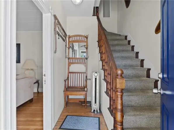 16 Dean Ave, Newport, RI