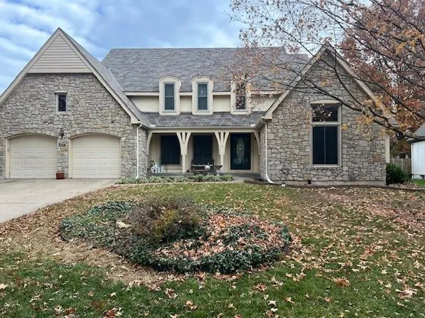 8843 Linden Dr, Prairie Village, KS 66207