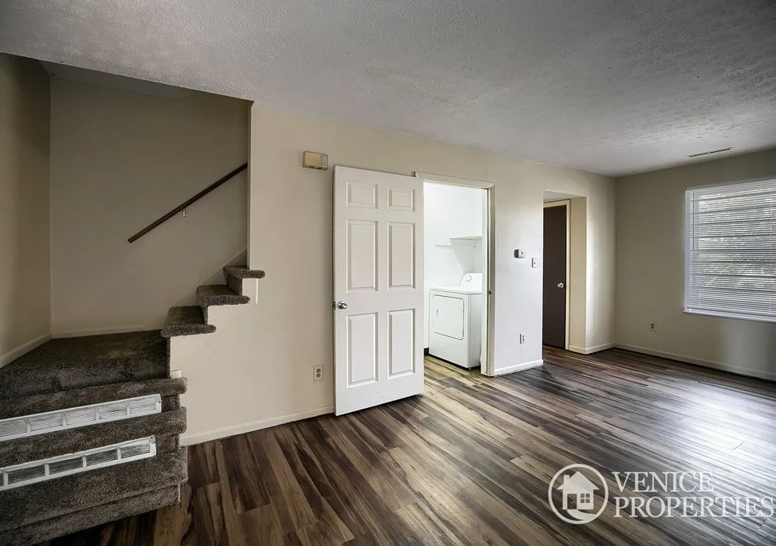 2 Bedroom On OSU Campus — Photo 4