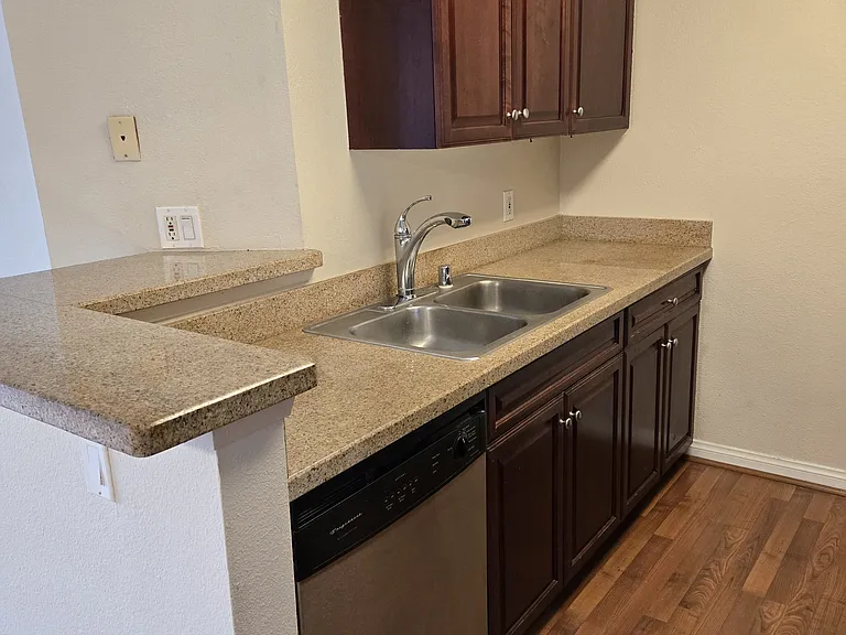 5520 Owensmouth Ave #313 — Photo 8