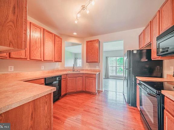 5th image of 1970 Peachtree Ct