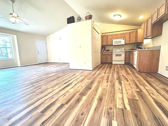 3rd image of 10 Loblolly Rd