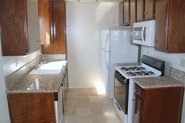 2 bed, 1100 sqft, $3,095 — Photo 2