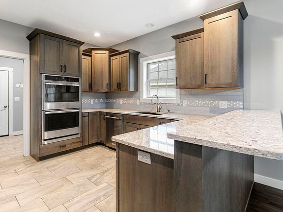4th image of 247 River Park Dr