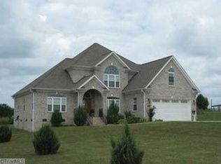 5371 Spencer Lake Dr, Archdale, NC 27263